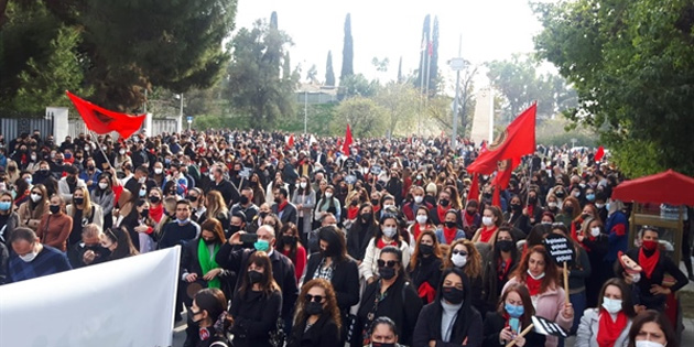 “Demokrasi ve Hukukun İhlaline Karşı Protesto: Sendikalar Meclis Önünde Toplanıyor”