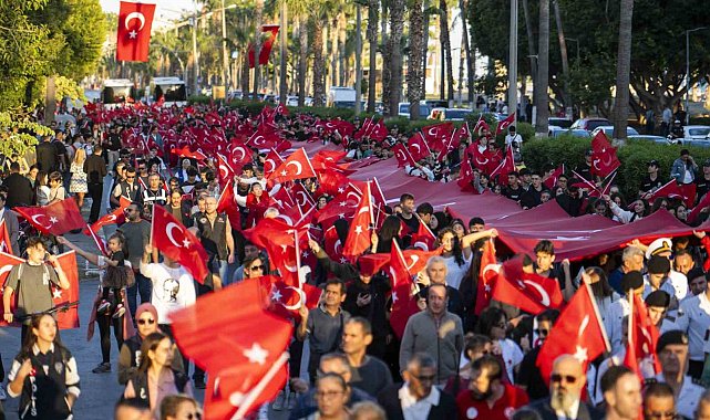 Lefkoşa’da “Cumhuriyet Yürüyüşü” Düzenlendi