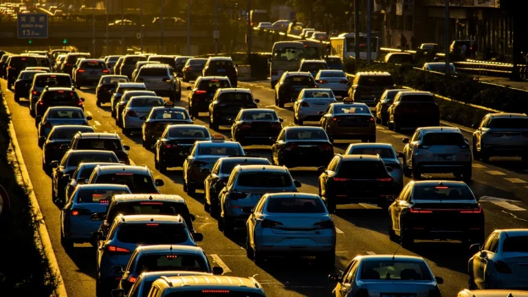 Alayköy ve Girne’de Trafik Kazaları: Yaralanan Olmadı, Alkollü Sürücülere Yasal İşlem Başlatıldı